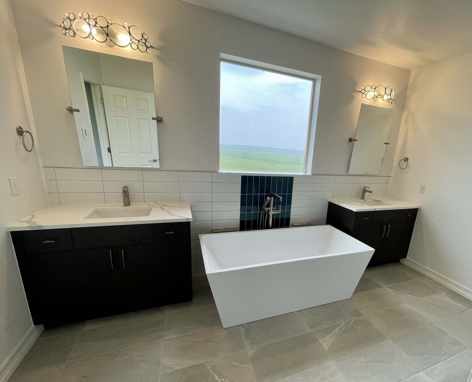 Tub Between Vanities